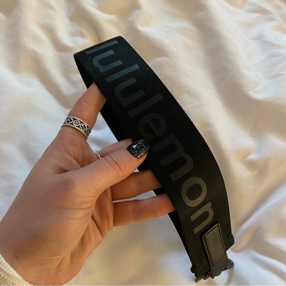 Lululemon never lost black keychain